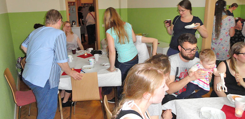 Die Erzählcafé-Aktion zum Internationalen Hebammentag am 5. Mai 2015 in Jena