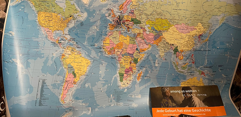 Film "among us women" mit Erz&auml;hlcaf&eacute; in Accra/Ghana am 09.03.2023